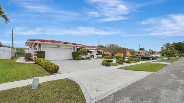 Pasadena Lakes, 8661 NW 24th Ct, Pembroke Pines, Florida 33024, image 2