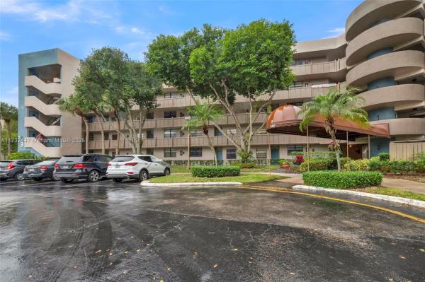 Colony Point, 1100 Colony Point Cir #119, Pembroke Pines, Florida 33026, image 1