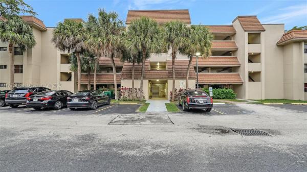 Summertree Village, 481 Ives Dairy Rd #105-4, Ives Estates, Florida 33179, image 1