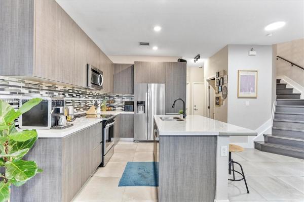 Century Park Place, 405 SW 91st Pl, Fountainebleau, Florida 33174, image 1