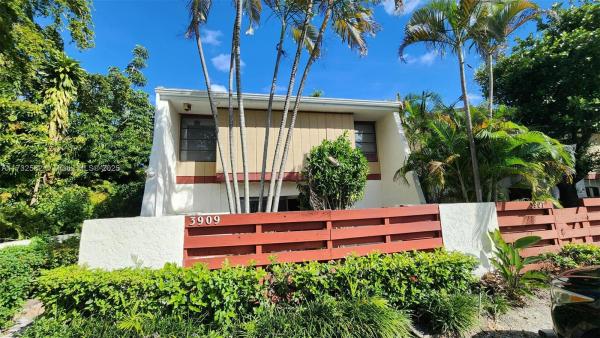 Lakes Of Emerald Hills, 3909 Flamewood Ln #224, Hollywood, Florida 33021, image 1