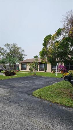 San Sebastian Townhouses, 4516 SW 136th Pl, Kendale Lakes, Florida 33175, image 1