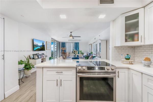 Coronado Tower 3, 20379 W Country Club Dr #939, Miami, Florida 33180, image 3