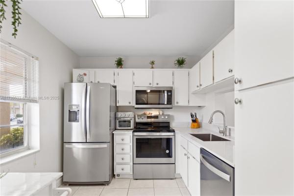 Viewpointe, 5530 Lakeside Dr #104, Margate, Florida 33063, image 1
