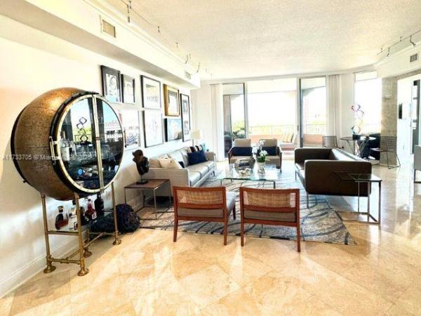 Lake Villa, 741 Crandon Blvd #PH4, Key Biscayne, Florida 33149, image 1