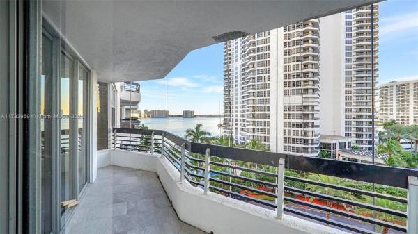 Mystic Pointe Tower 100, 19195 NE 36th Ct #703, Aventura, Florida 33180, image 3