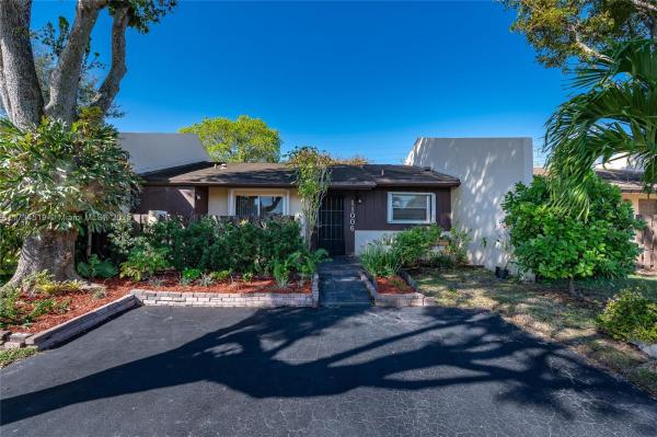 Devon Aire Villas, 11006 SW 125th Ct, The Crossings, Florida 33186, image 1