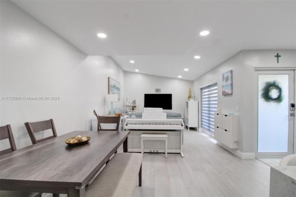 Snapper Creek Townhouses, 10944 SW 71st St, Kendall, Florida 33173, image 1