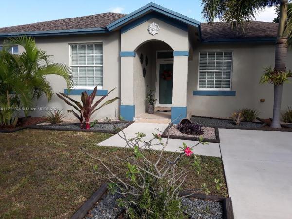 21st Century Homes, 15221 SW 308th St, Leisure City, Florida 33033, image 2