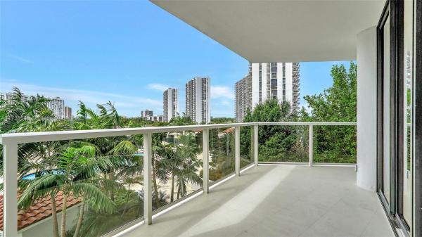 Hamptons West, 20281 E Country Club Dr #407, Aventura, Florida 33180, image 2