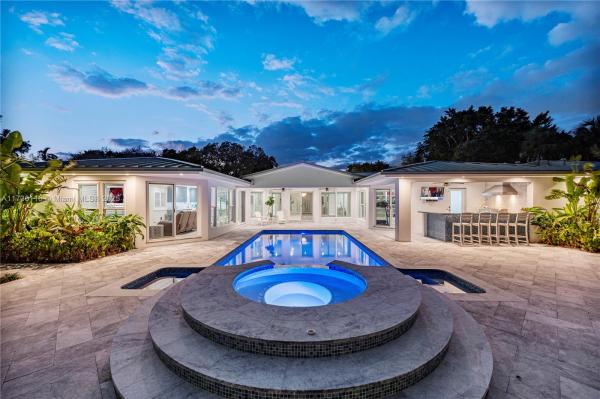 Loch Lomond, 16141 W Troon Cir, Miami Lakes, Florida 33014, image 1
