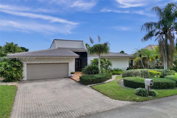 Lakewood At Woodmont, 8218 NW 85th Ave, Tamarac, Florida 33321, image 1
