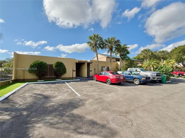 Loch Lomond East, 16011 Kingsmoor Way #16011, Miami Lakes, Florida 33014, image 1