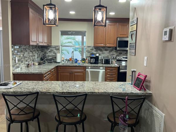Crystal Lake Golf Villas, 4921 NW 13th Ave, Deerfield Beach, Florida 33064, image 1