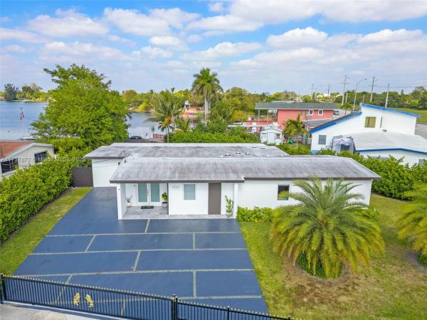 Westwood Lakes Residential, 10705 SW 52nd Ter, Westwood Lakes, Florida 33165, image 1