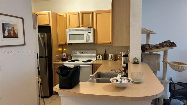 Valencia, 6001 SW 70th St #623, South Miami, Florida 33143, image 1
