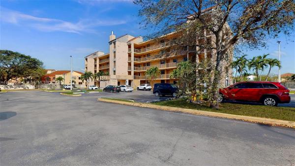 Las Brisas Village, 10155 NW 9th St Cir #4-403, Fountainebleau, Florida 33172, image 1
