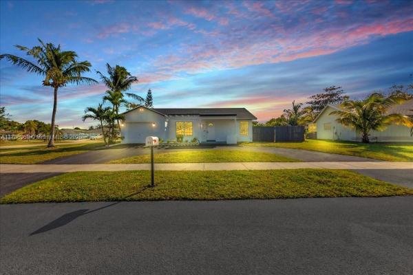 Homestead Lakes Farmlife West, 912 Cardinal Pl, Homestead, Florida 33035, image 1