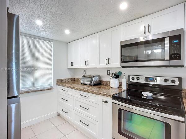 Vista Del Lago, 9915 W Okeechobee Rd #2-308, Hialeah Gardens, Florida 33016, image 3
