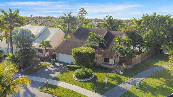 Homestead Lakes Tennessee East, 1240 S Fieldlark Ln, Homestead, Florida 33035, image 1