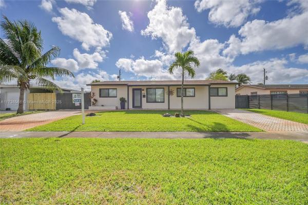 Bonnie Loch, 210 NW 40th St, Deerfield Beach, Florida 33064, image 1