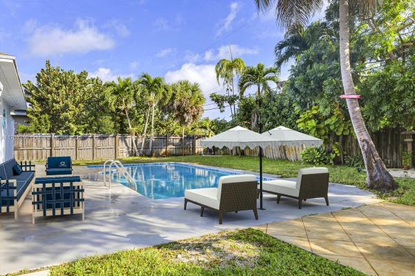 10801 Peachtree Dr, Unincorporated Dade County, Florida 33161, image 2