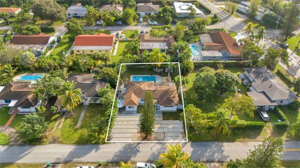10801 Peachtree Dr, Unincorporated Dade County, Florida 33161, image 3