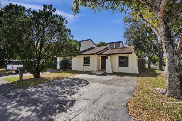 Woodgate North, 6700 SW 128th Pl 0, Kendale Lakes, Florida 33183, image 1