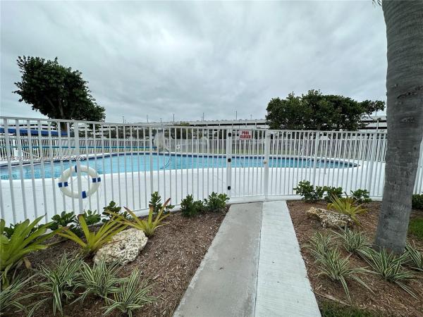 Village At Dadeland, 7360 SW 82nd St #E101, Glenvar Heights, Florida 33143, image 1