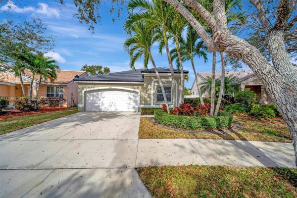 Savannah Falls, 950 Briar Ridge Rd, Weston, Florida 33327, image 1