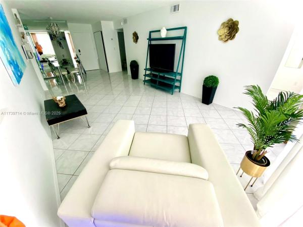 De Soto Park North, 2101 Atlantic Shores Blvd #108, Hallandale Beach, Florida 33009, image 1