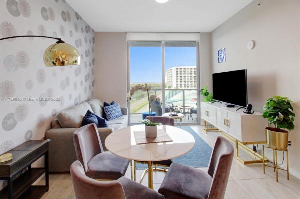 Quadro, 3900 Biscayne Blvd #N-809, Miami, Florida 33137, image 1