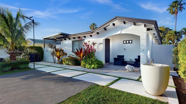 Villas Of Palm Bay, 734 SW 8th Ter, Florida City, Florida 33034, image 1