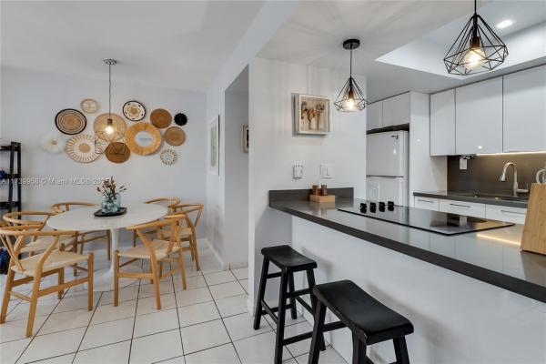 Indies, 195 Sunrise Dr #8, Key Biscayne, Florida 33149, image 1