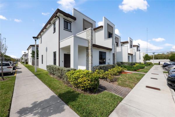 Las Ramblas At Via Ventura, 21404 NE 3rd Path #21404, Ives Estates, Florida 33179, image 1