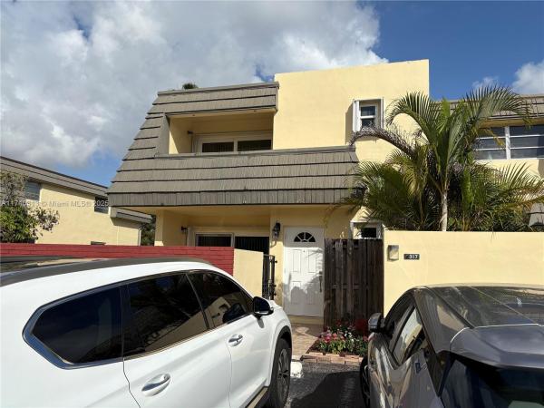 Kendale Lakes Townhouses, 8317 SW 137th Ave #8317, Kendale Lakes, Florida 33183, image 1