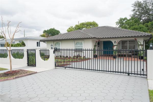 Sugar Tree Grove, Coral Terrace, Florida 33144, image 1