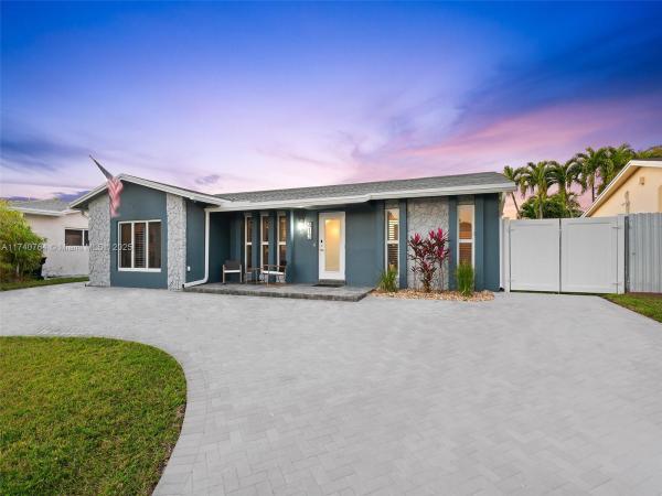 Hollywood Center, 413 SE 4th Ter, Dania Beach, Florida 33004, image 1