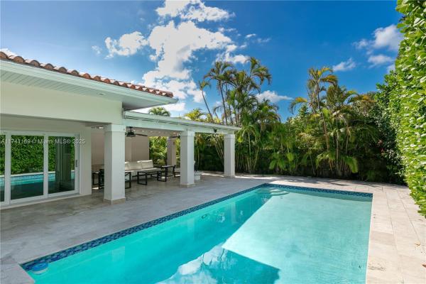 Tropical Isle Homes, 412 Ridgewood Rd, Key Biscayne, Florida 33149, image 1