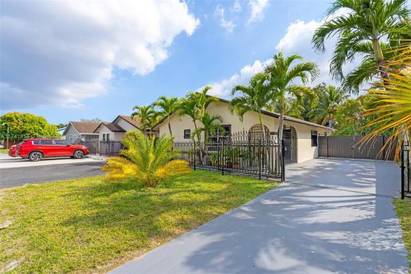 Vista Verde, 20703 NW 41st Ave Rd, Miami Gardens, Florida 33055, image 1