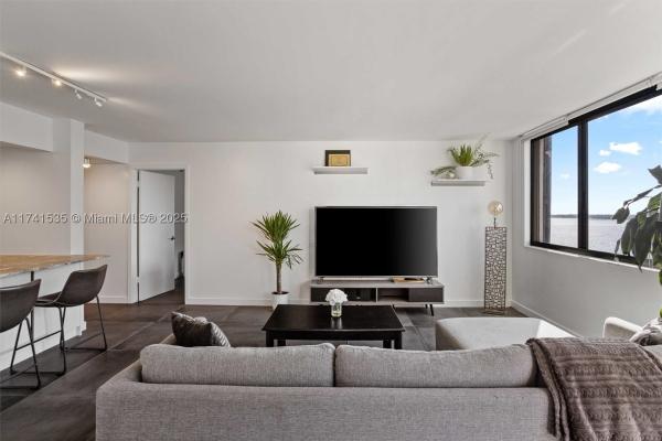 Brickell Key Two, 540 Brickell Key Dr #1519, Miami, Florida 33131, image 2