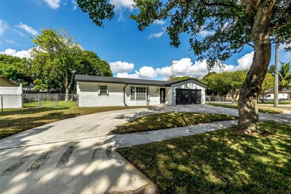 Palm Beach Lakes South, 201 Superior Pl, West Palm Beach, Florida 33409, image 1