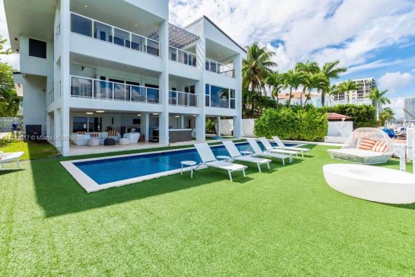 Biscayne Island, 891 N Venetian Dr, Miami, Florida 33139, image 1