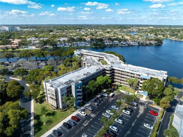 Colony Point, 1100 Colony Point Cir #214, Pembroke Pines, Florida 33026, image 1