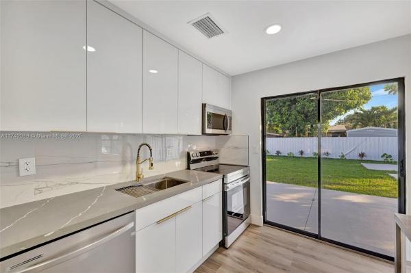 North Andrews Terrace, 230 NE 51st Ct, Oakland Park, Florida 33334, image 1