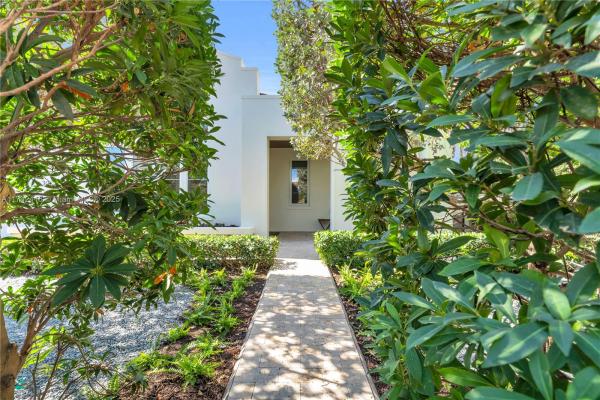 Coral Gables Crafts, 3002 Coconut Grove Dr, Coral Gables, Florida 33134, image 3