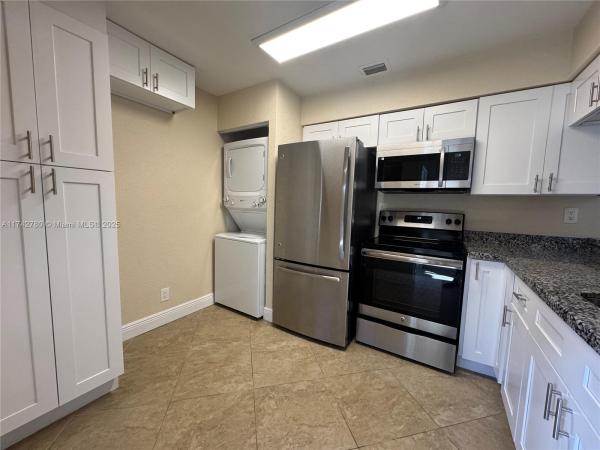 Parc Vista, 13861 SW 93rd Ln, Kendall, Florida 33186, image 3