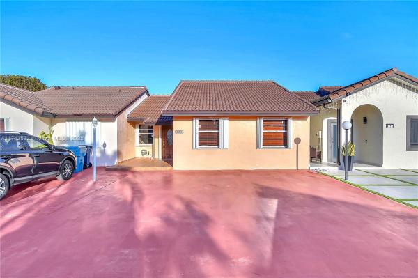 Bird Lakes Townhouses, 4813 SW 145th Ave, Kendale Lakes, Florida 33175, image 1