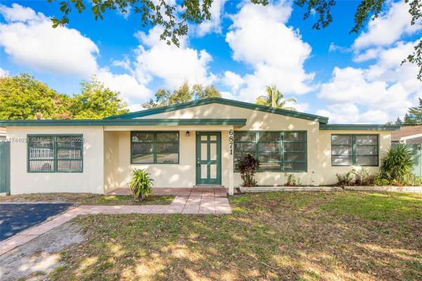 Driftwood Acres, 6871 Atlanta St, Hollywood, Florida 33024, image 1