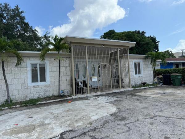 Irons Manor High Pine, 655 NE 135th St, North Miami, Florida 33161, image 1